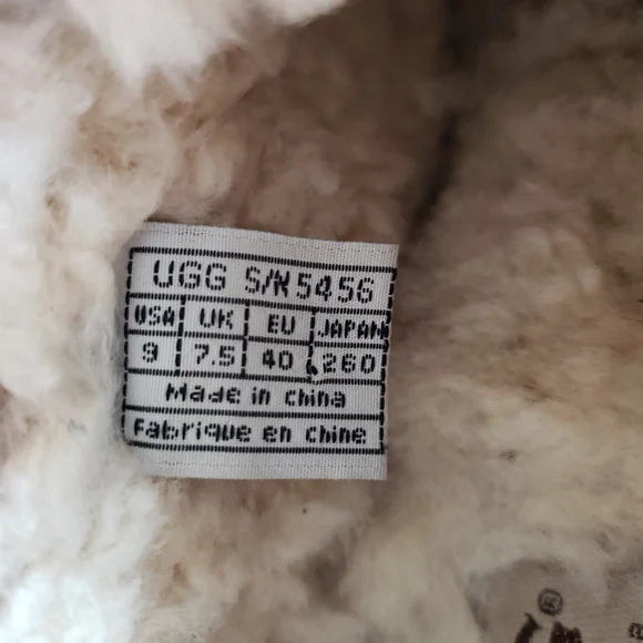 UGG Black Flats with Cozy Furry Lining - Picture 5 of 11